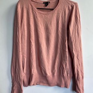 Basic H&M woman’s pink sweater